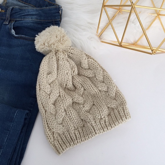 Accessories - NWOT Cream beanie